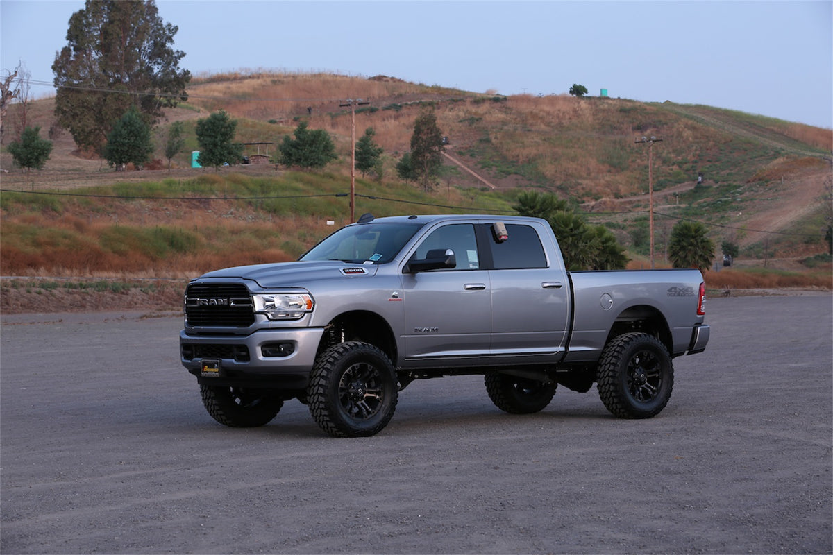 Fabtech Suspension Leveling Kit – w/Stealth Monotube Shocks, Incl. 2.5 in. Coil Spacer, Shocks (PN K3060M)