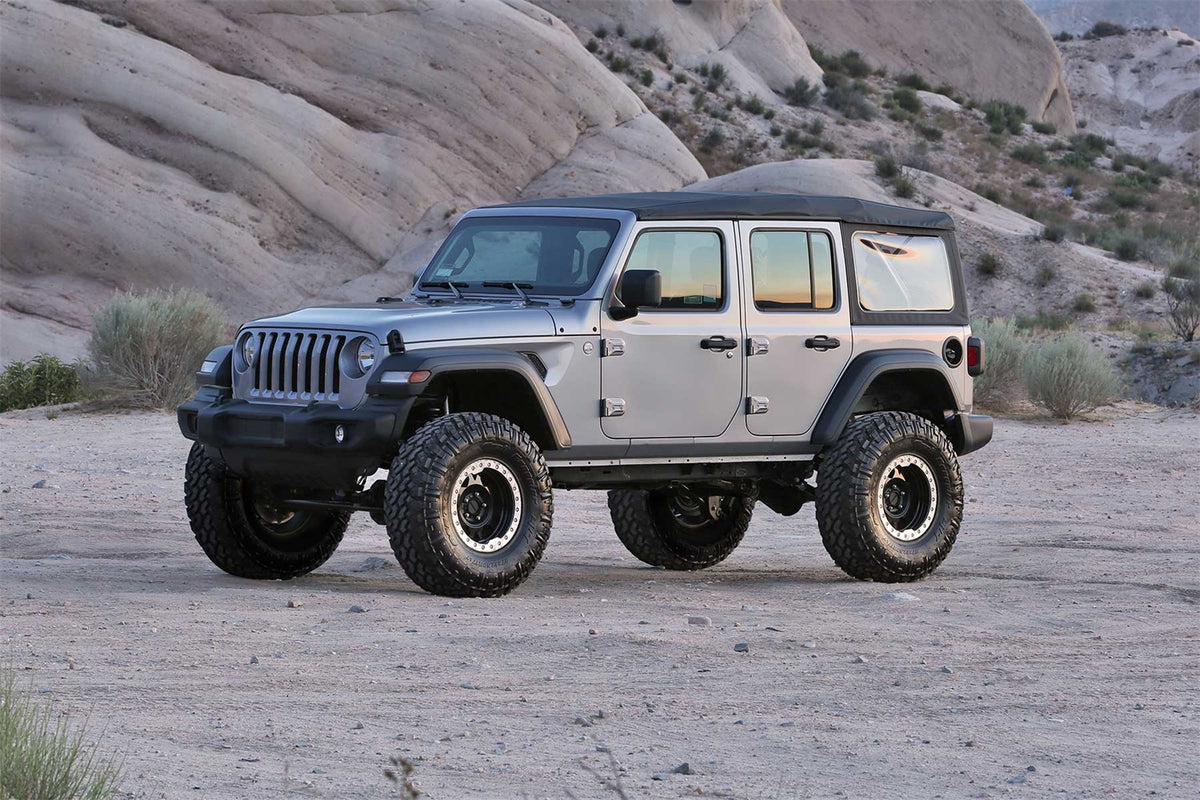 Fabtech Suspension Lift Kit – 5 in. Lift, w/Front Dirt Logic 2.5 Resi Coilovers And Rear Dirt Logic 2.25 Shocks (PN K4227DL)