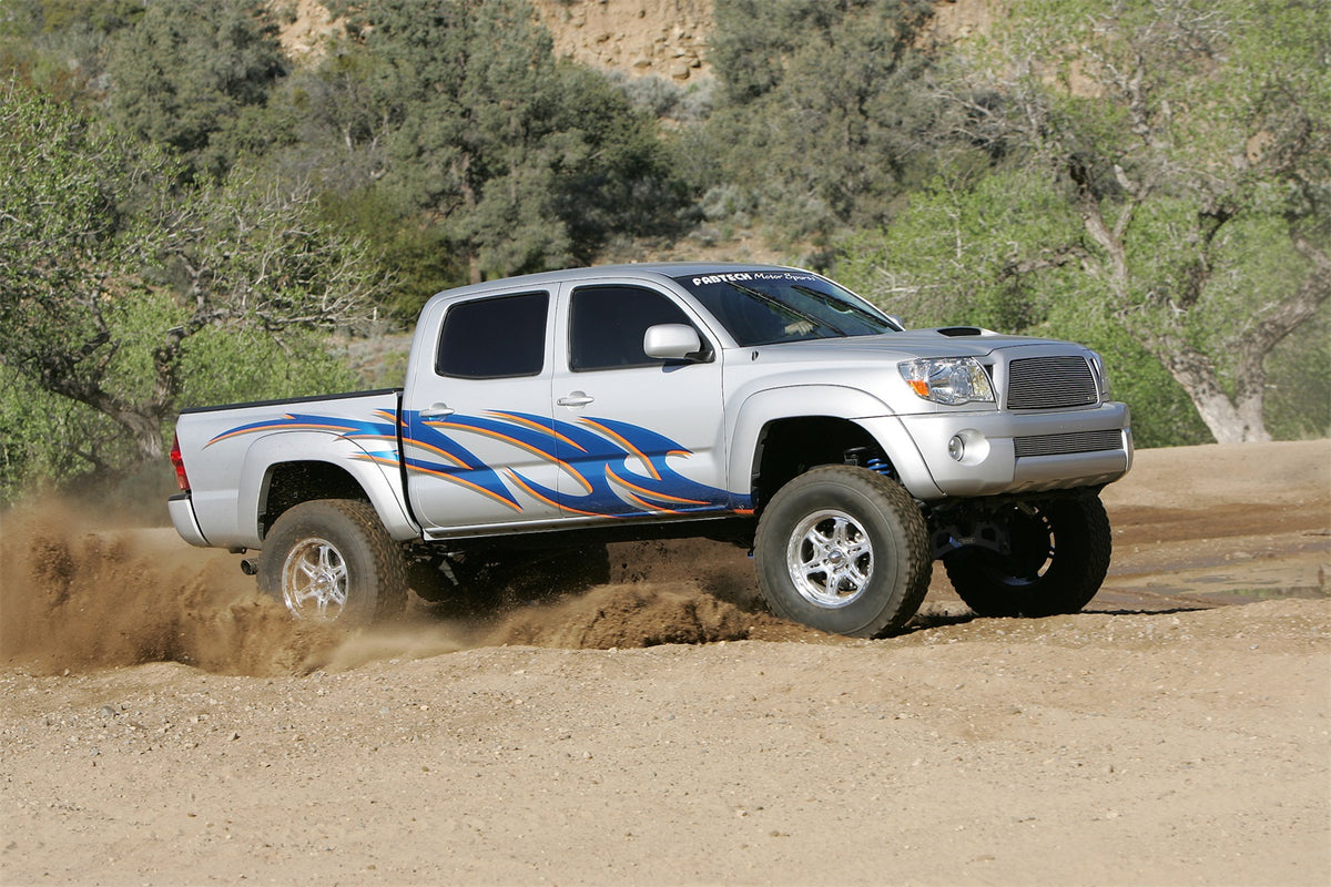 Fabtech Suspension Lift Kit – 6 in. Lift, Front Dirt Logic SS 2.5 Coilovers (PN K7035DL)