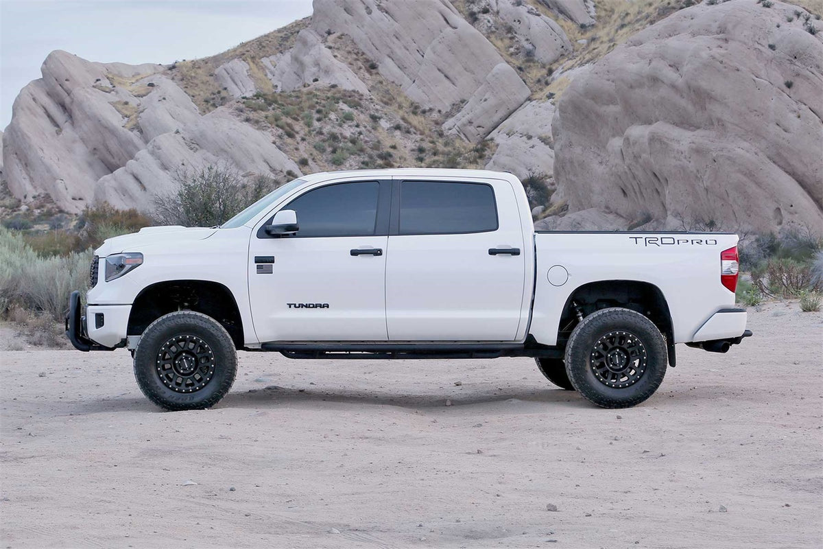 Fabtech Suspension Leveling Kit – 6 In. Lift, Incl. Rear Dirt Logic Stainless Steel Shocks (PN K7054DL)