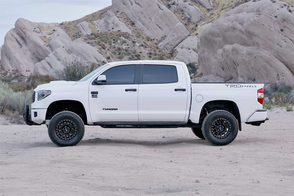 Fabtech Suspension Leveling Kit – 6 In. Lift, Incl. Front Dirt Logic 2.5 SS Coilover Shocks, Rear Dirt Logic 2.25 SS Shocks (PN K7055DL)