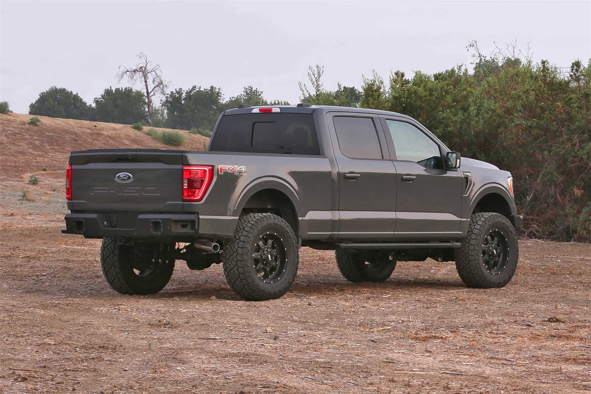 Fabtech Suspension Lift Kit – w/Rear Stealth Shocks, 6 in. Lift (PN K2371M)