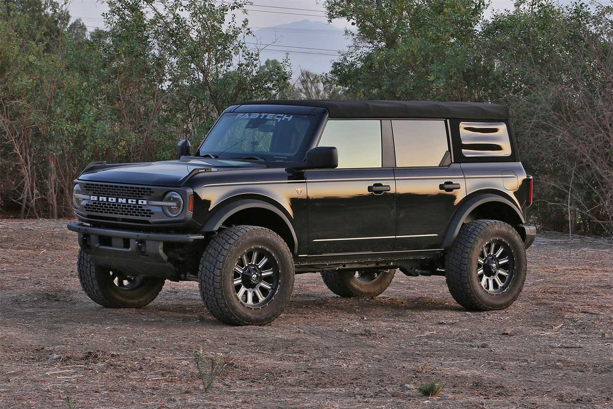 Fabtech Suspension Lift Kit – 3 in. LIft, w/Uniball, Dirt Logic SS Resi Shocks (PN K2378DL)