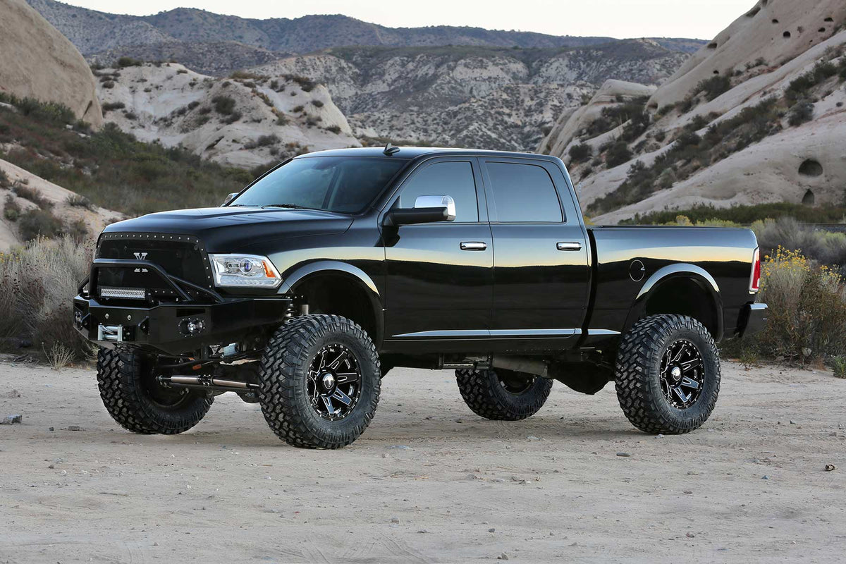 Fabtech Suspension Lift Kit – 7 in. Lift, Incl. 2.25 DLSS Shocks (PN K3147DL)