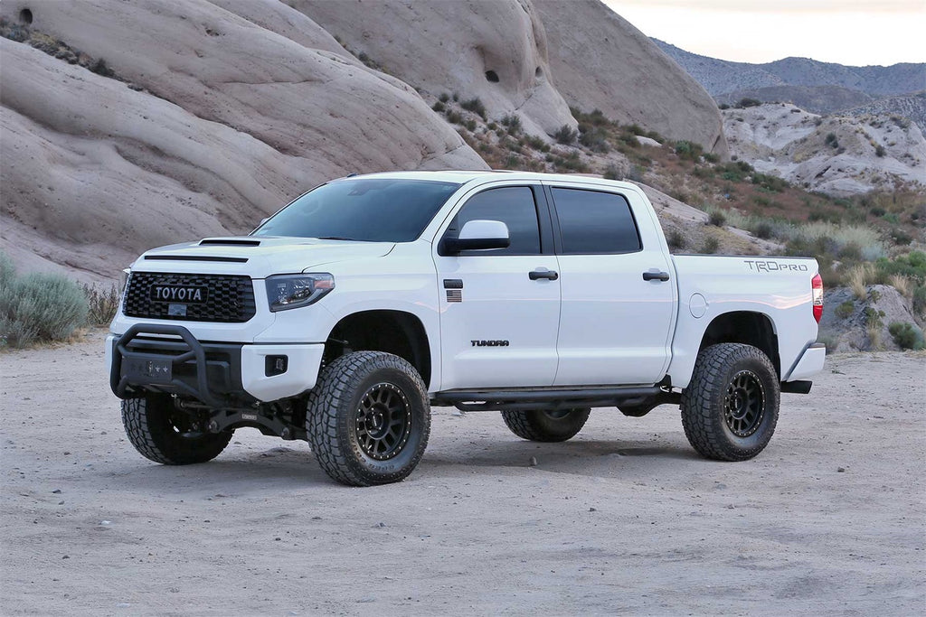 Fabtech Suspension Lift Kit – 4 in. Lift, w/Dirt Logic 2.5 Coilovers (PN K7077DL)